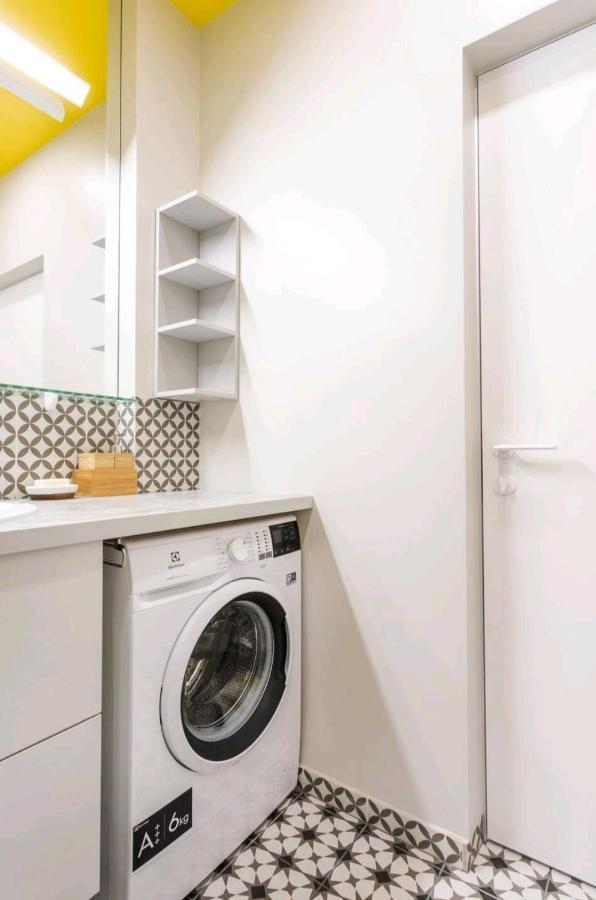Happy Inn Vip, Self Check-In-24X7, A-C, Parking-In-The-Underground-Garage Вильнюс Экстерьер фото