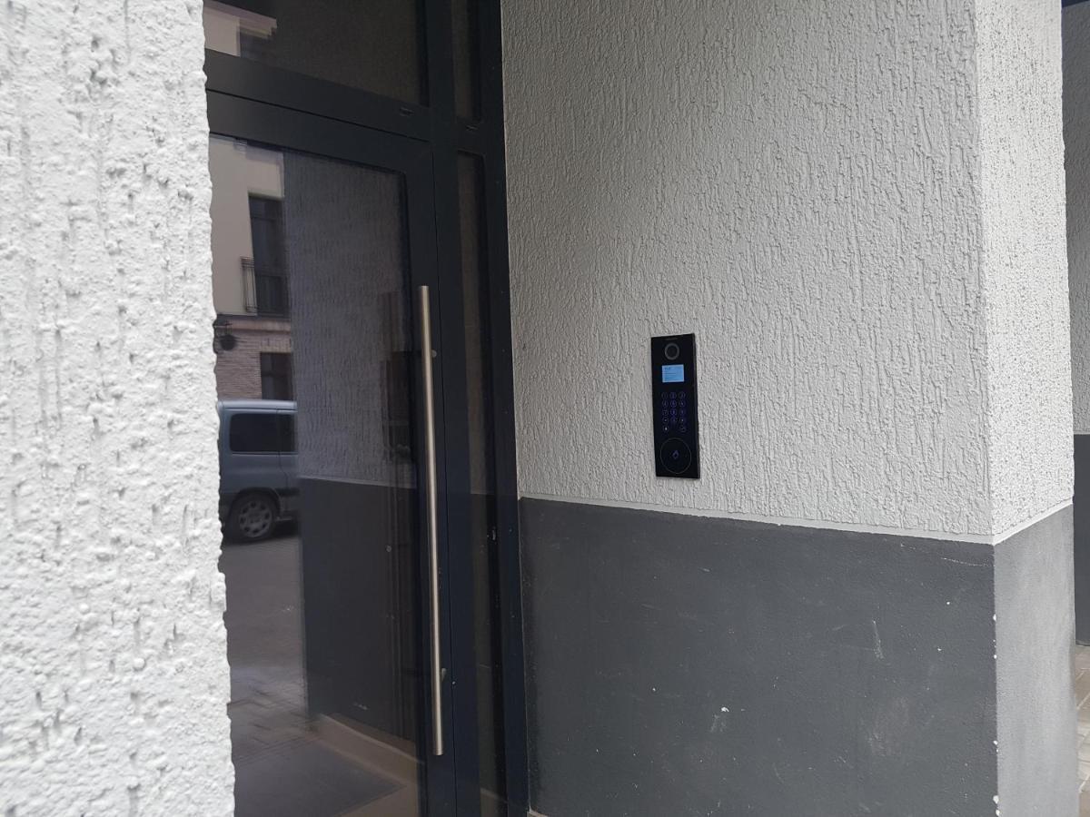 Happy Inn Vip, Self Check-In-24X7, A-C, Parking-In-The-Underground-Garage Вильнюс Экстерьер фото